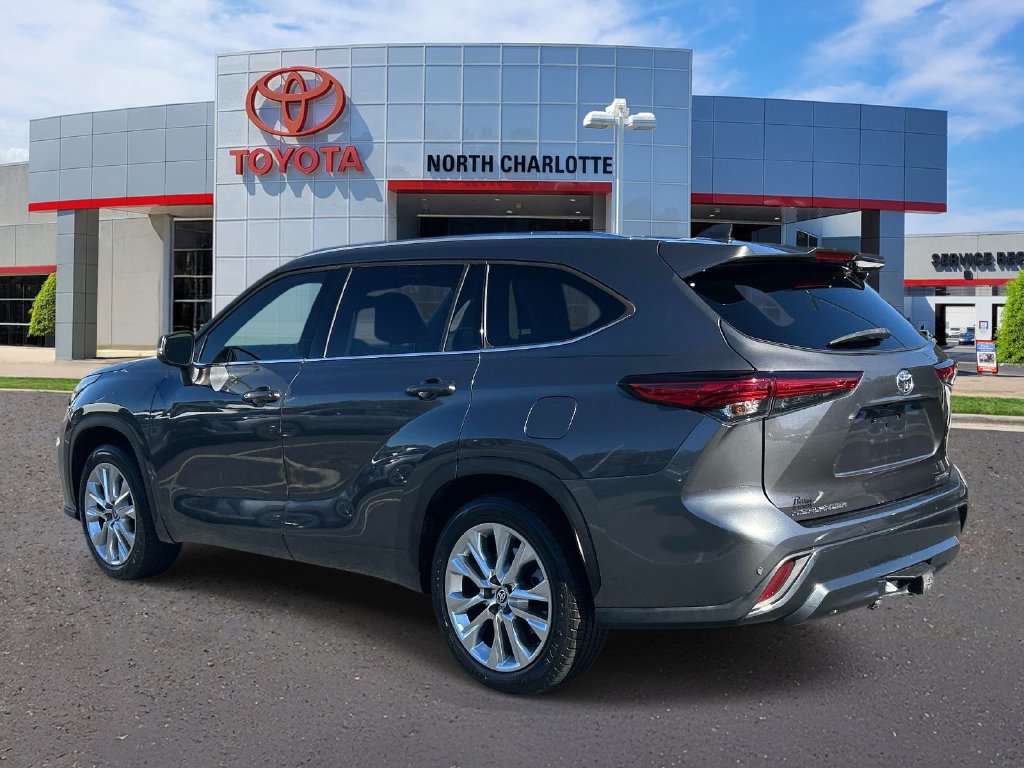 Used 2021 Toyota Highlander Limited FWD image 4