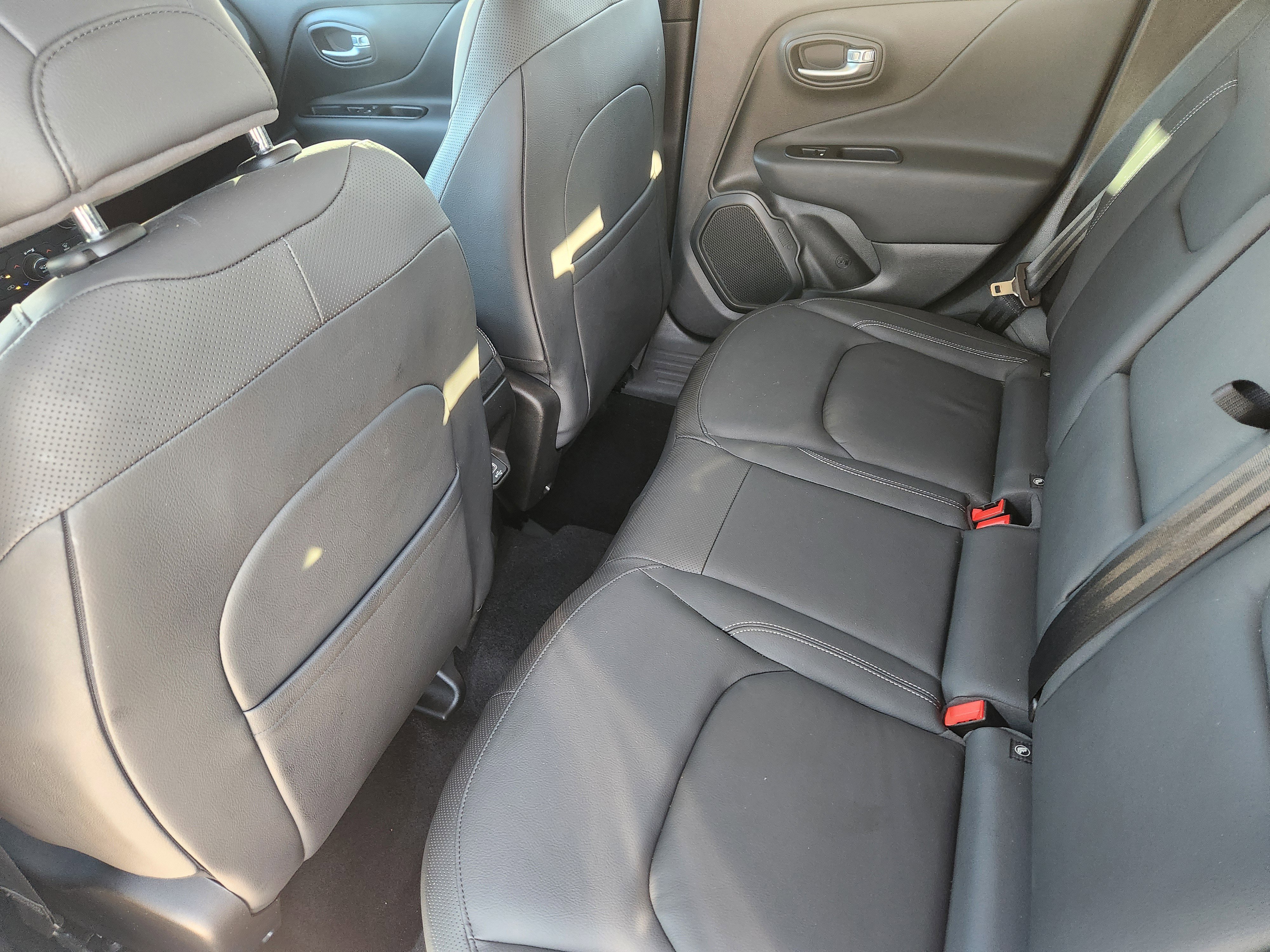 Used 2022 Jeep Renegade Limited image 30