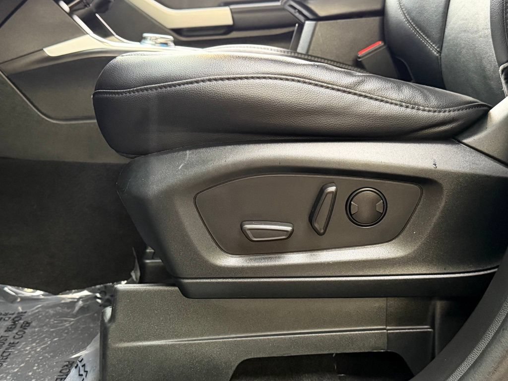 Used 2024 Ford Explorer Limited AWD/4WD image 29