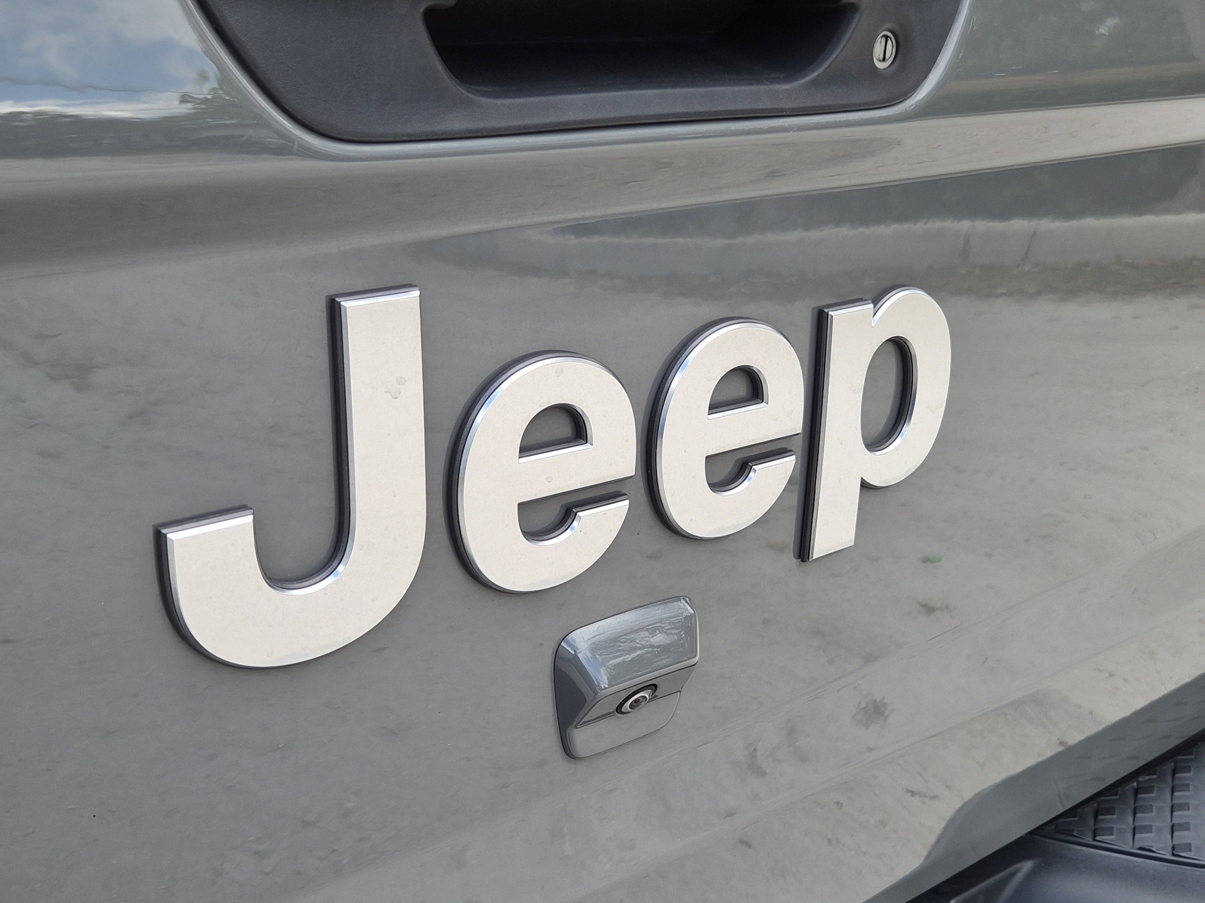 Used 2023 Jeep Gladiator Overland AWD/4WD image 7