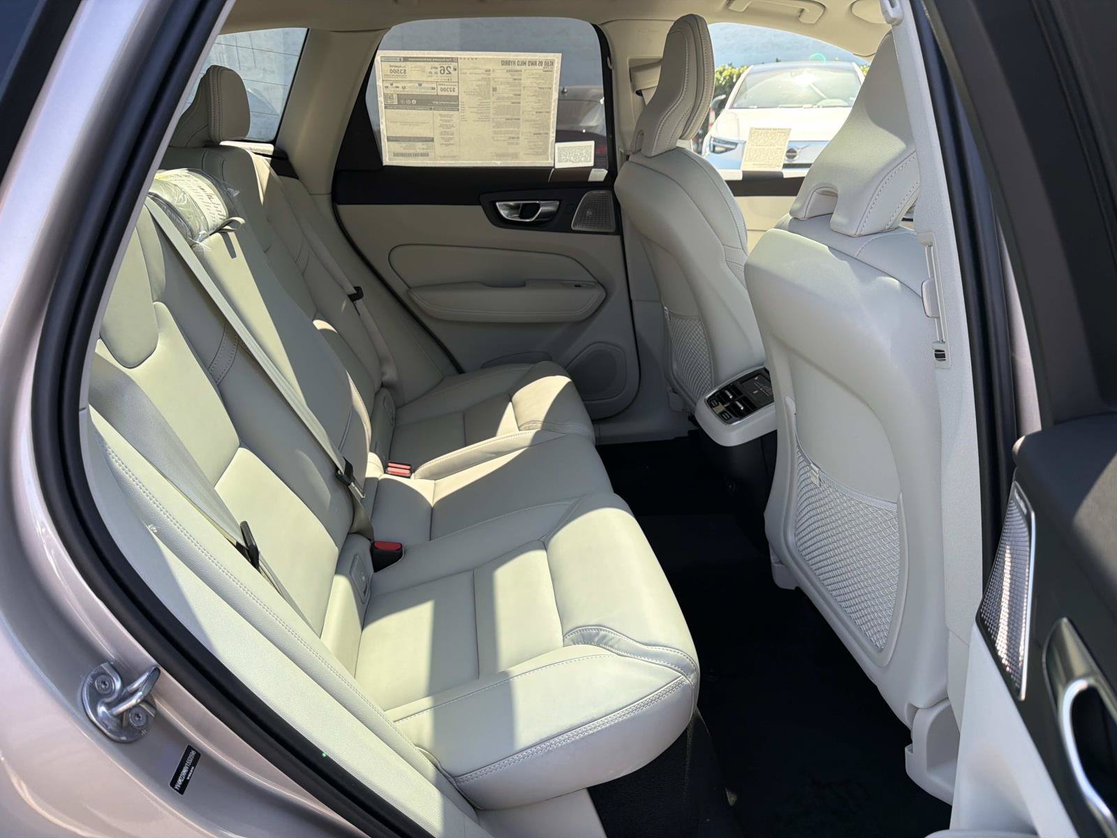 New 2027 Volvo XC60 B5 Ultra AWD/4WD image 19