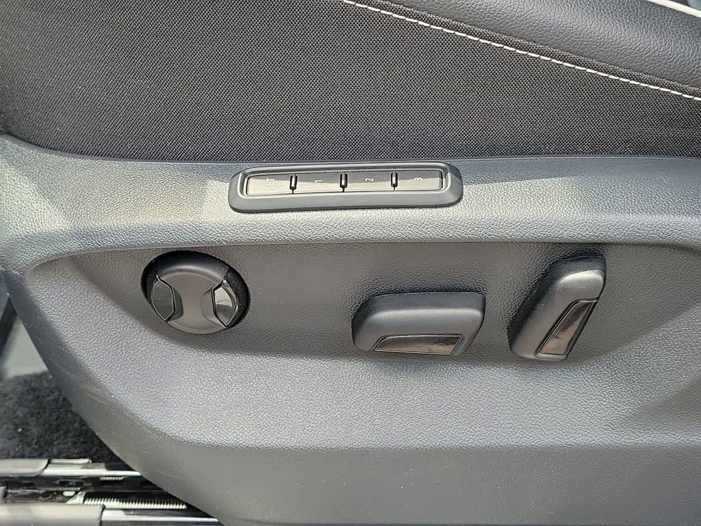 Used 2024 Volkswagen Tiguan SEL R-Line image 22