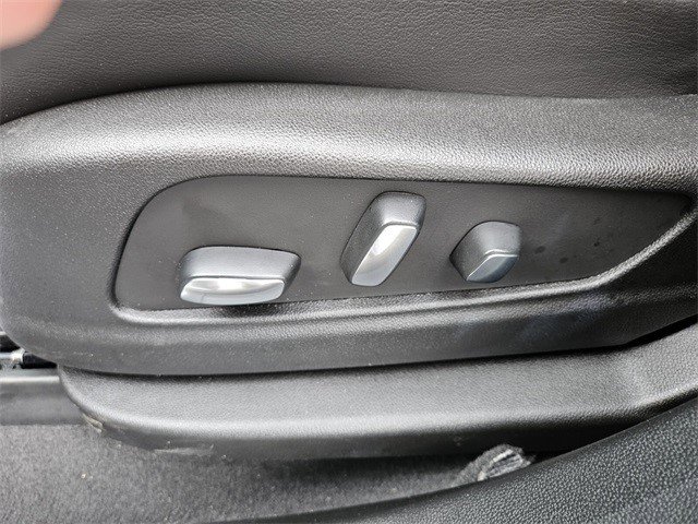 Certified 2025 Cadillac XT5 Premium Luxury image 6