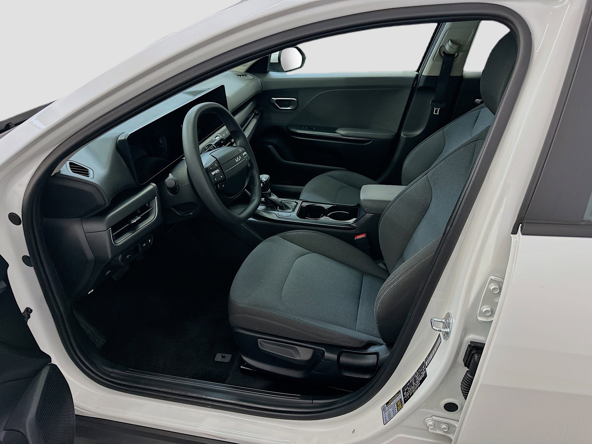 Used 2025 Kia K4 LXS image 13