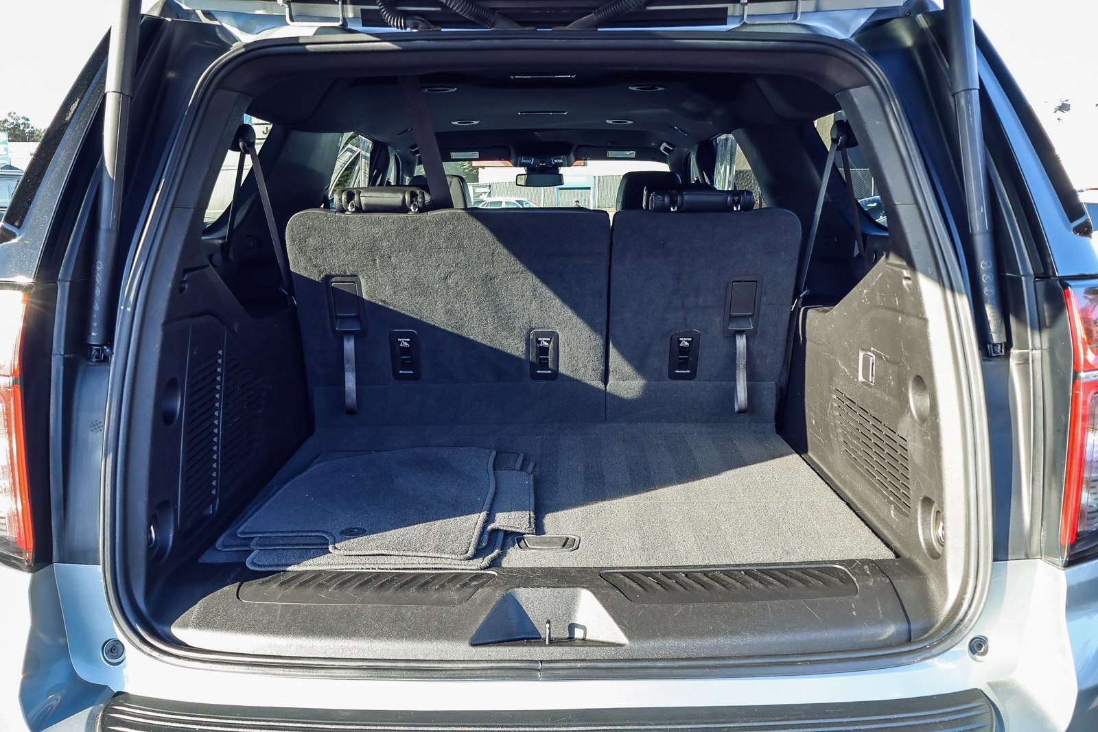 Used 2024 Chevrolet Suburban LT image 17