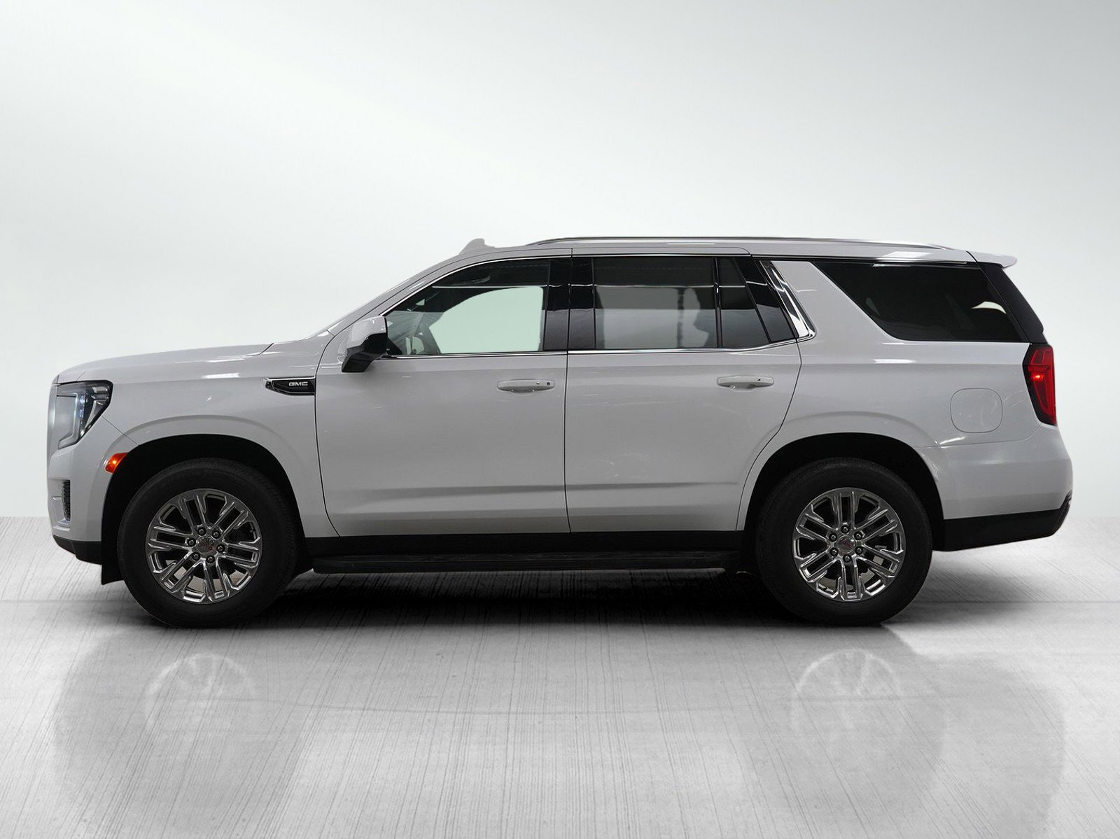 Used 2024 GMC Yukon SLE image 2