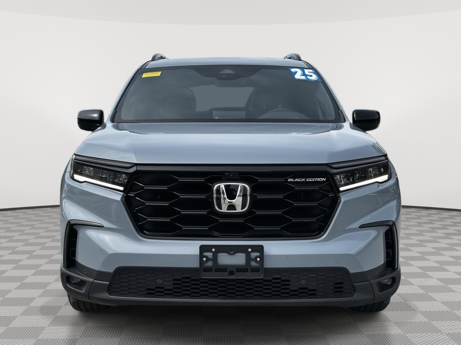 Certified 2025 Honda Pilot Black Edition image 2