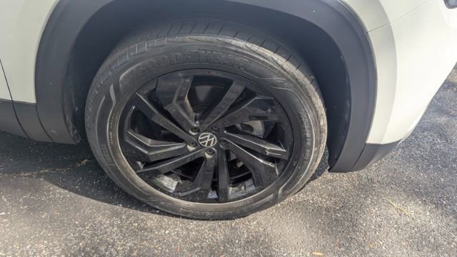 Used 2023 Volkswagen Atlas SE w/ Panoramic Sunroof Package image 11