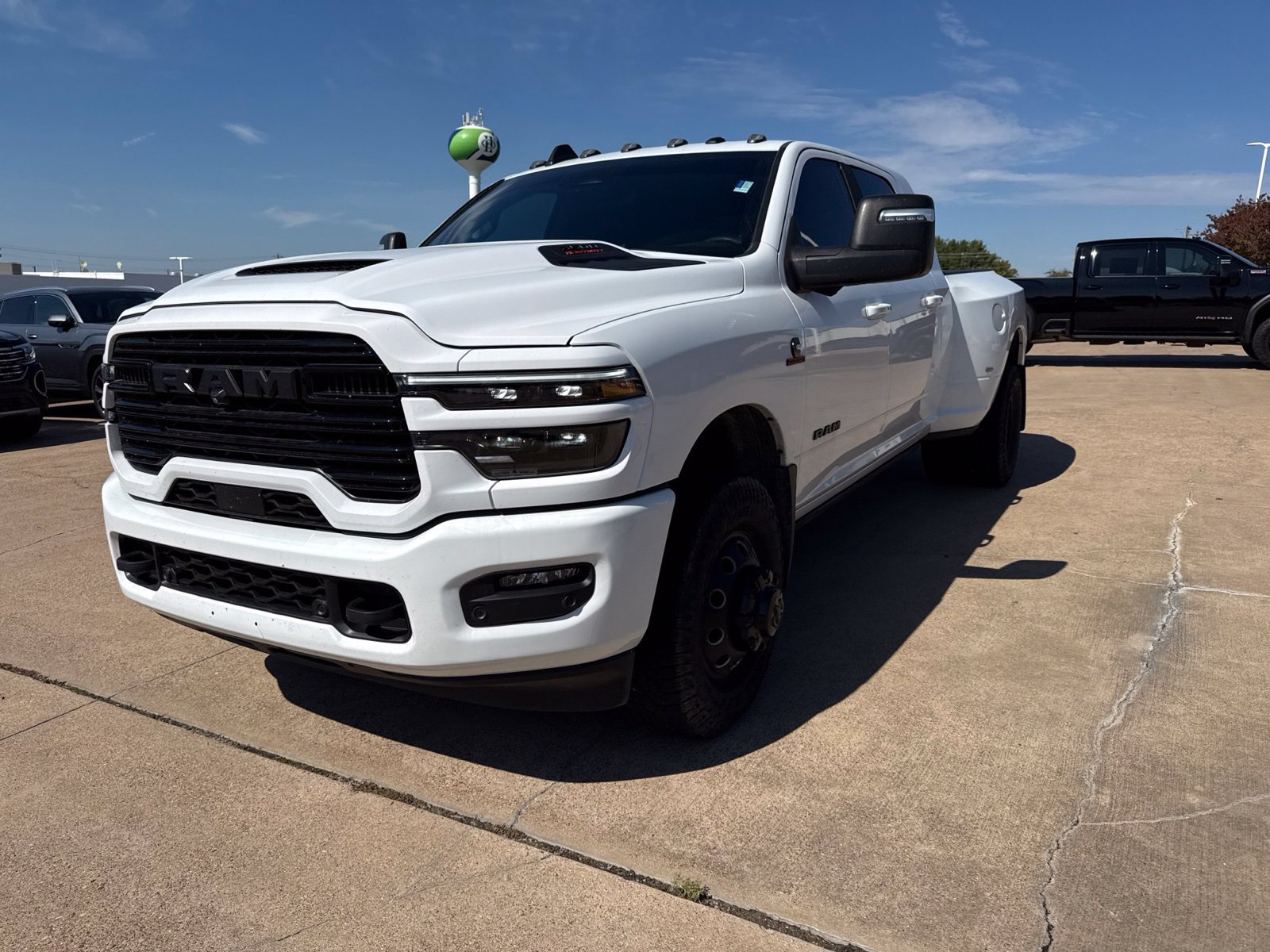 Used 2025 RAM 3500 Laramie AWD/4WD image 3