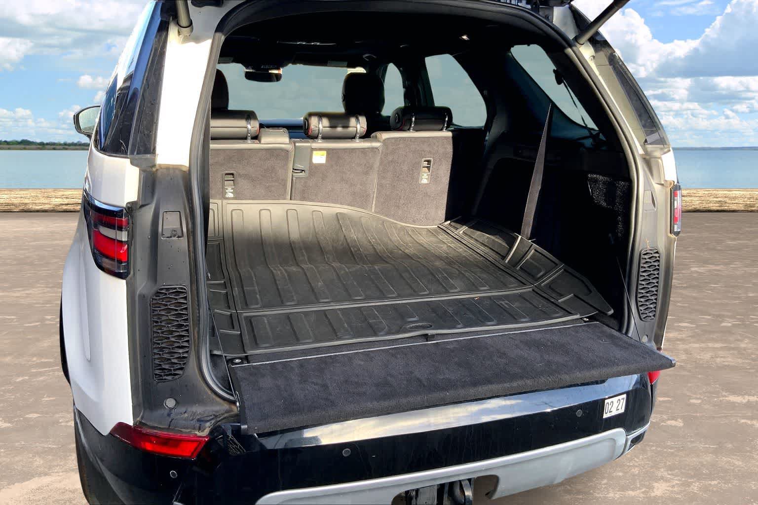 Used 2020 Land Rover Discovery HSE AWD/4WD image 18