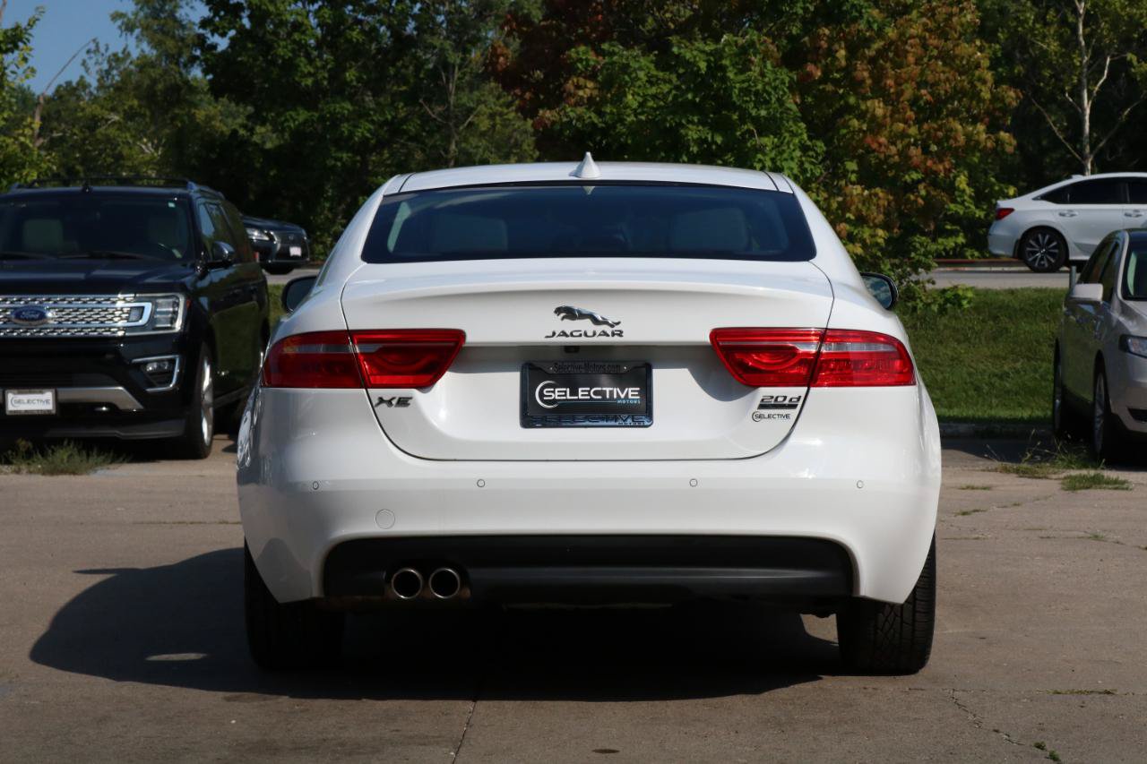 Used 2017 Jaguar XE Premium AWD/4WD image 9