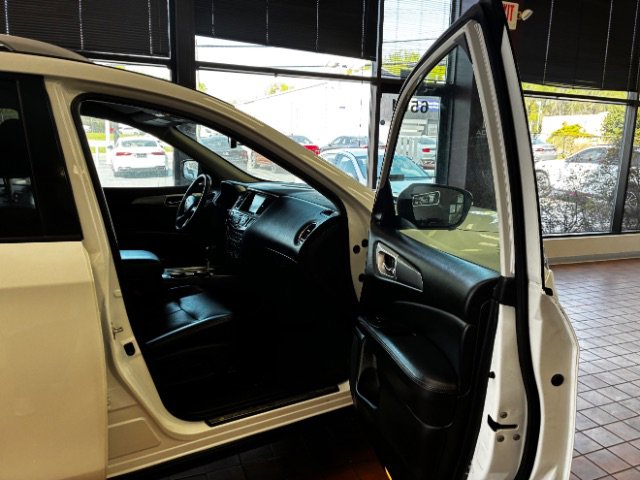 Used 2020 Nissan Pathfinder SL image 26