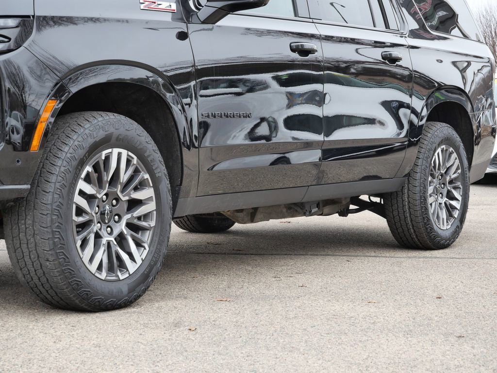 Used 2025 Chevrolet Suburban Z71 image 5