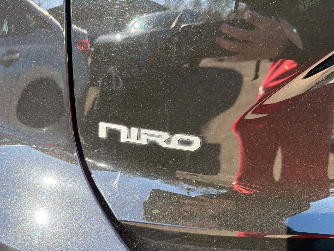 Used 2023 Kia Niro EX FWD image 6