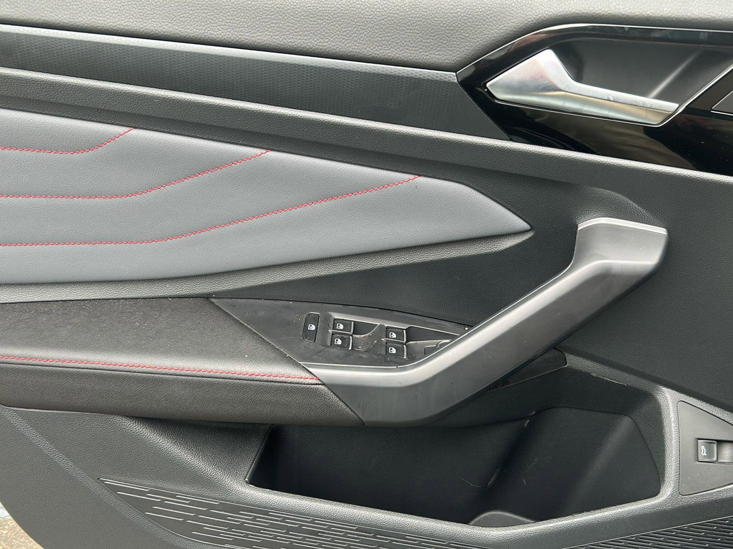 Used 2025 Volkswagen Jetta GLI Autobahn image 9