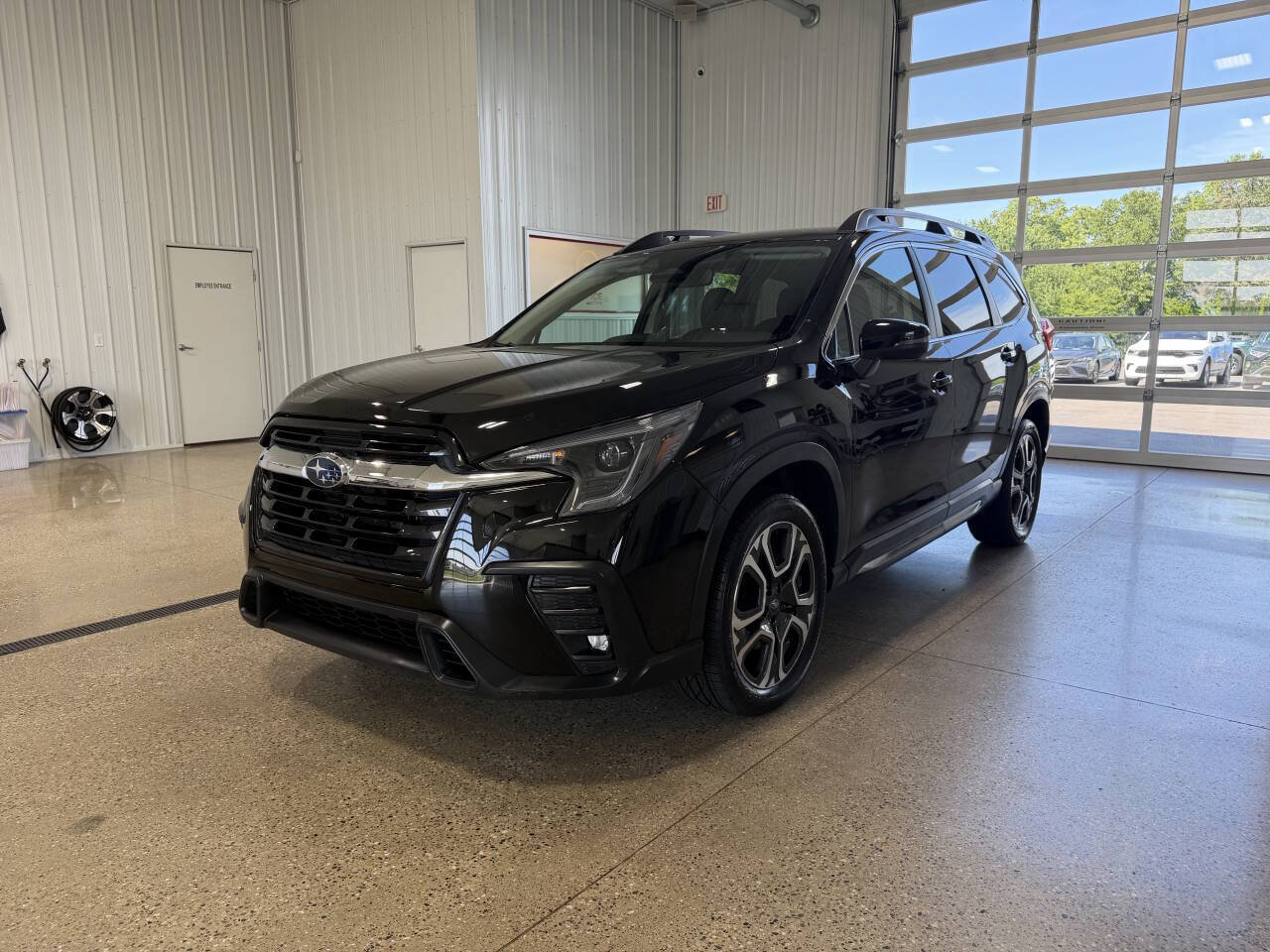 Used 2023 Subaru Ascent Limited AWD/4WD image 2
