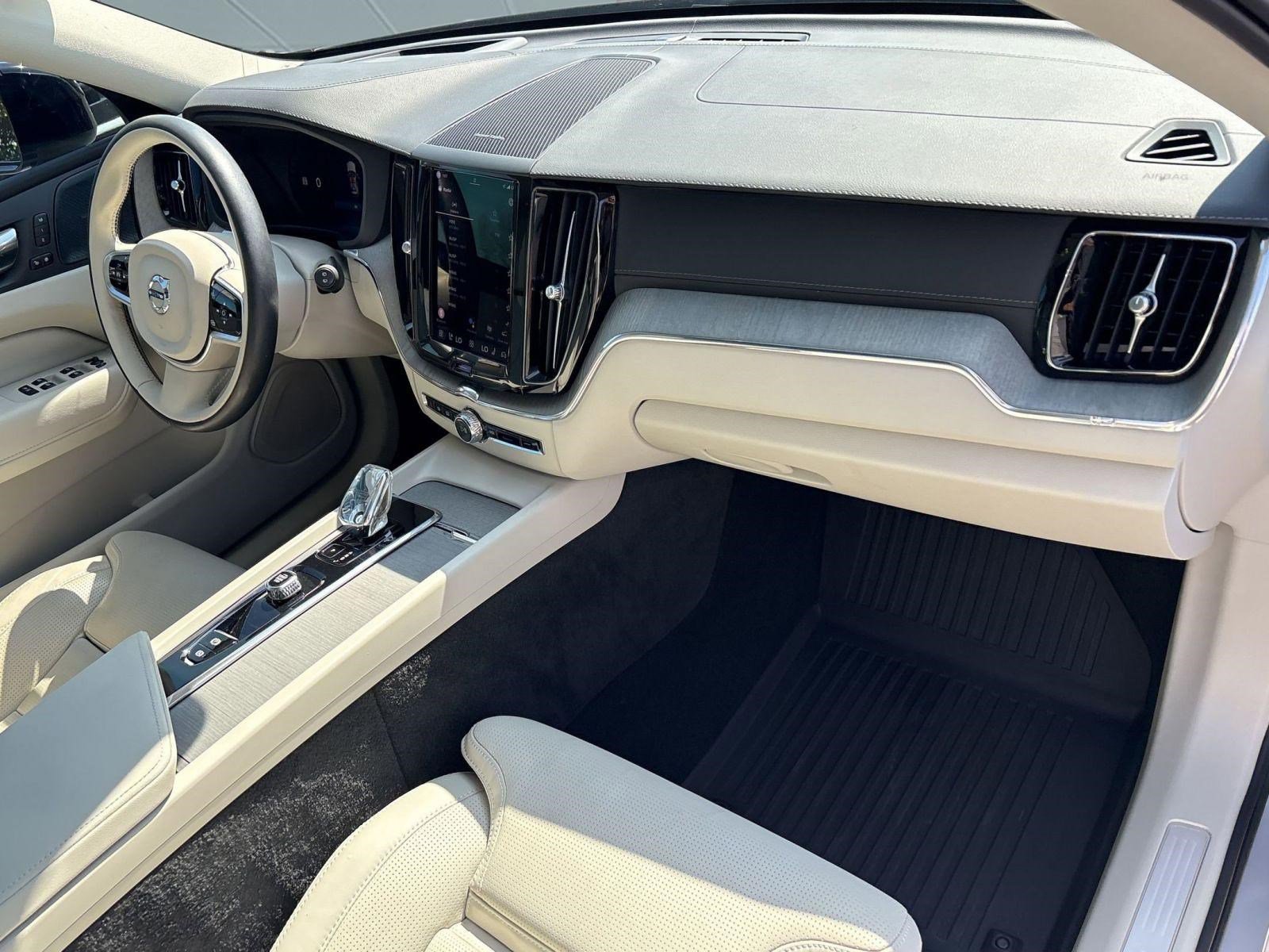 Used 2023 Volvo XC60 B5 Ultimate w/ Climate Package image 31