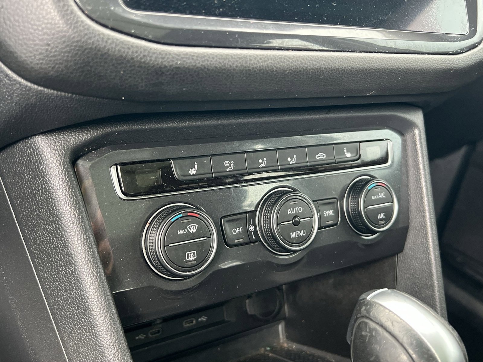 Used 2021 Volkswagen Tiguan SEL image 16