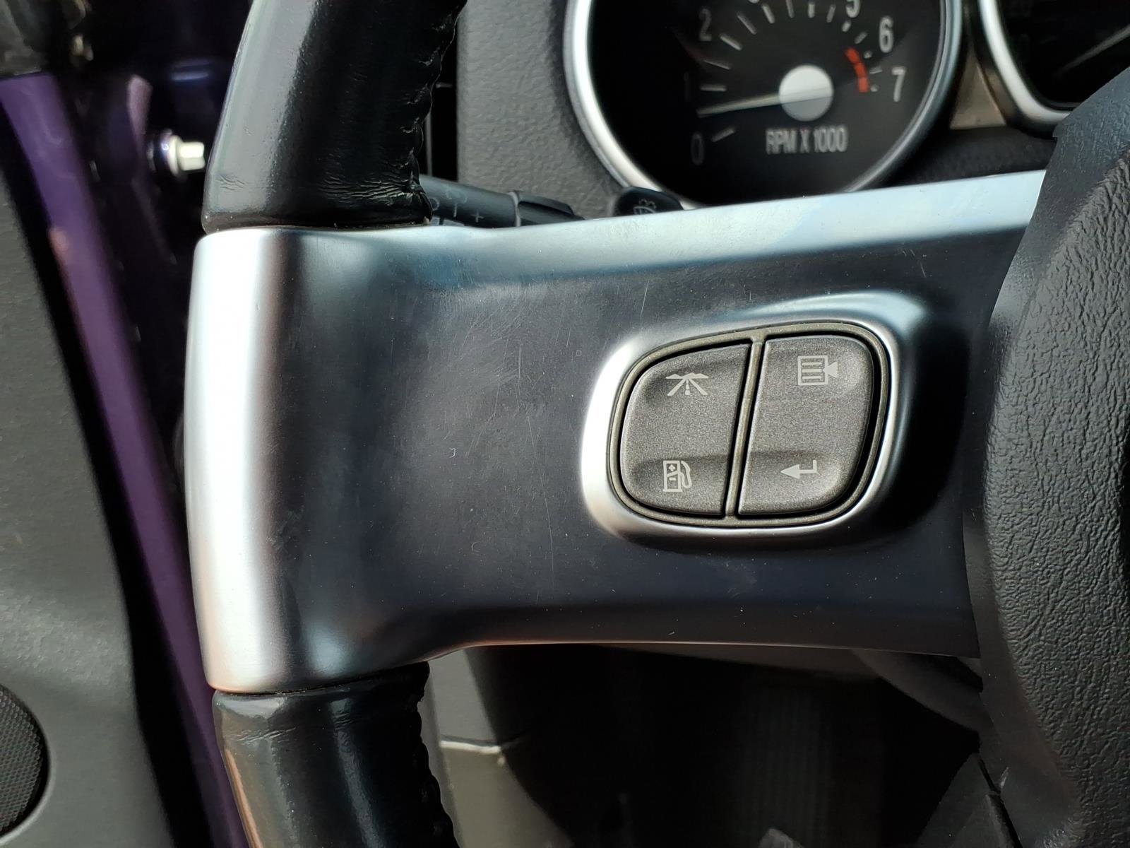 Used 2004 Chevrolet SSR w/ Preferred Equipment Group RWD image 27