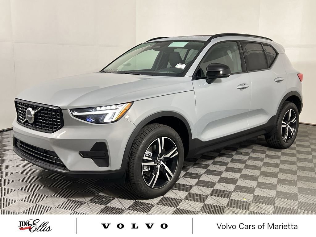 Certified 2026 Volvo XC40 B4 Core FWD image 4