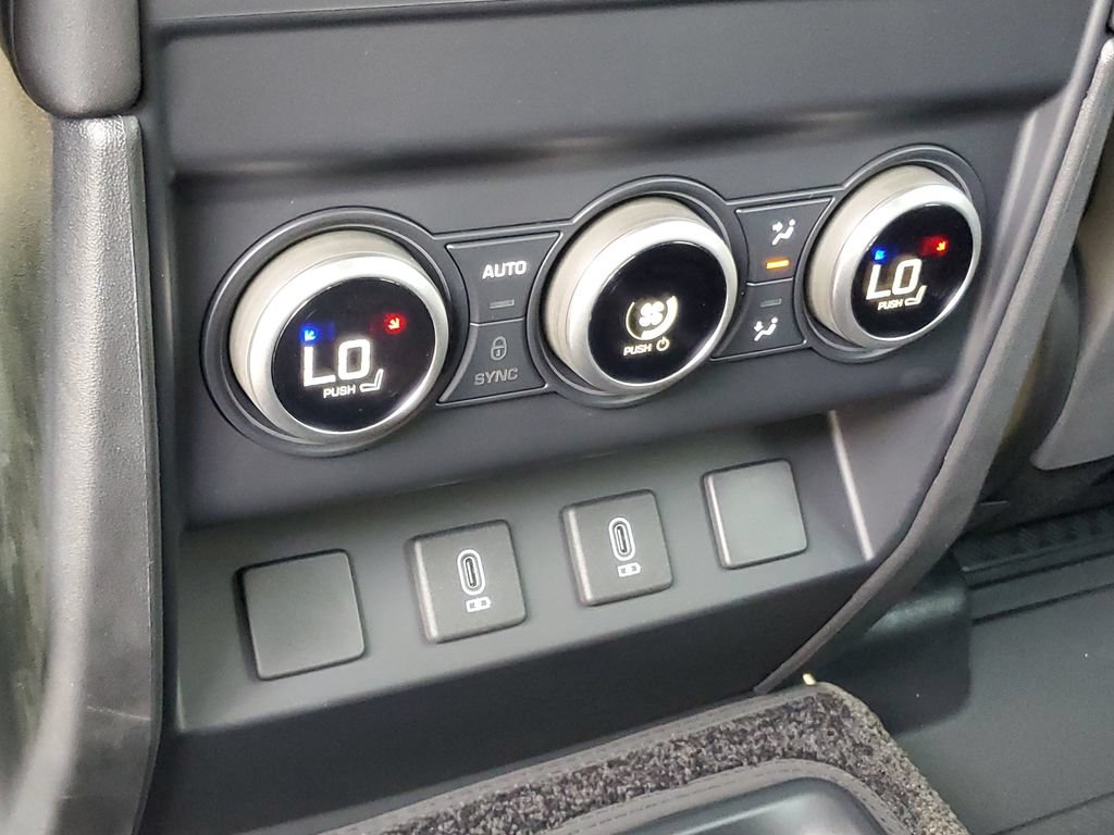 New 2026 Land Rover Defender 130 X-Dynamic SE AWD/4WD image 32