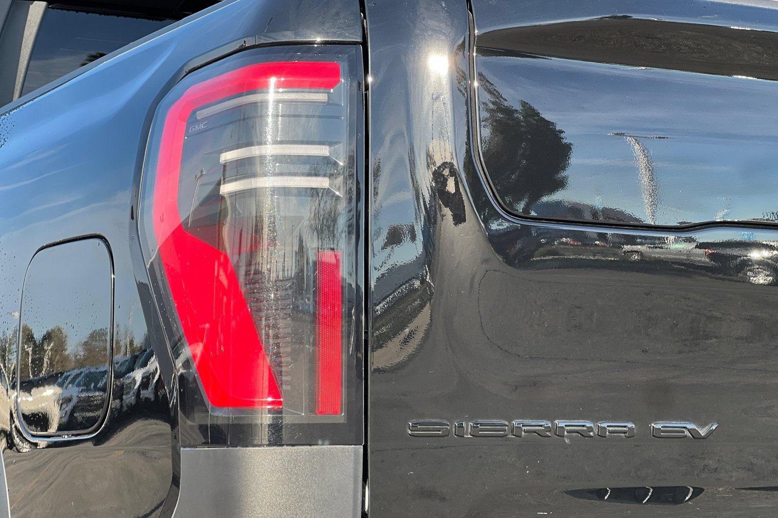Used 2026 GMC Sierra EV Elevation w/ LPO, Elevation Dark Package AWD/4WD image 37