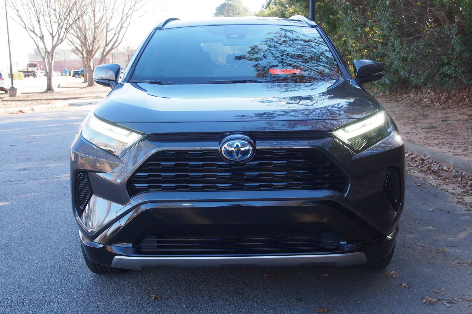 Used 2024 Toyota RAV4 SE image 2