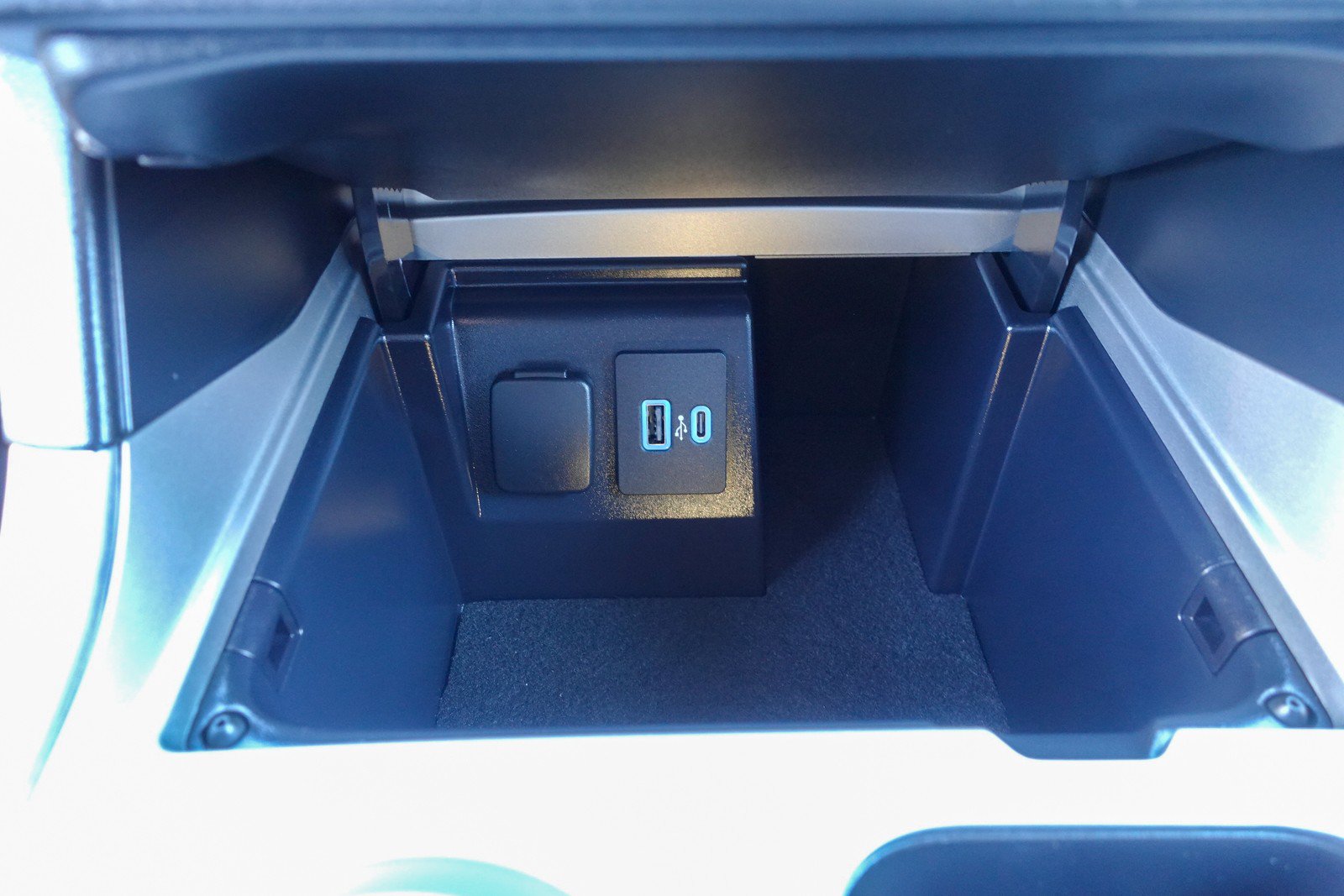 Used 2023 Ford Explorer XLT w/ Equipment Group 202A AWD/4WD image 21
