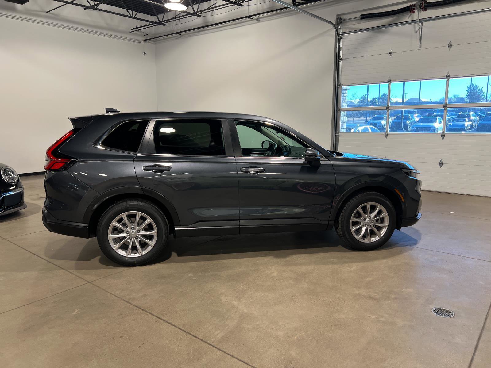 Used 2023 Honda CR-V EX-L image 2