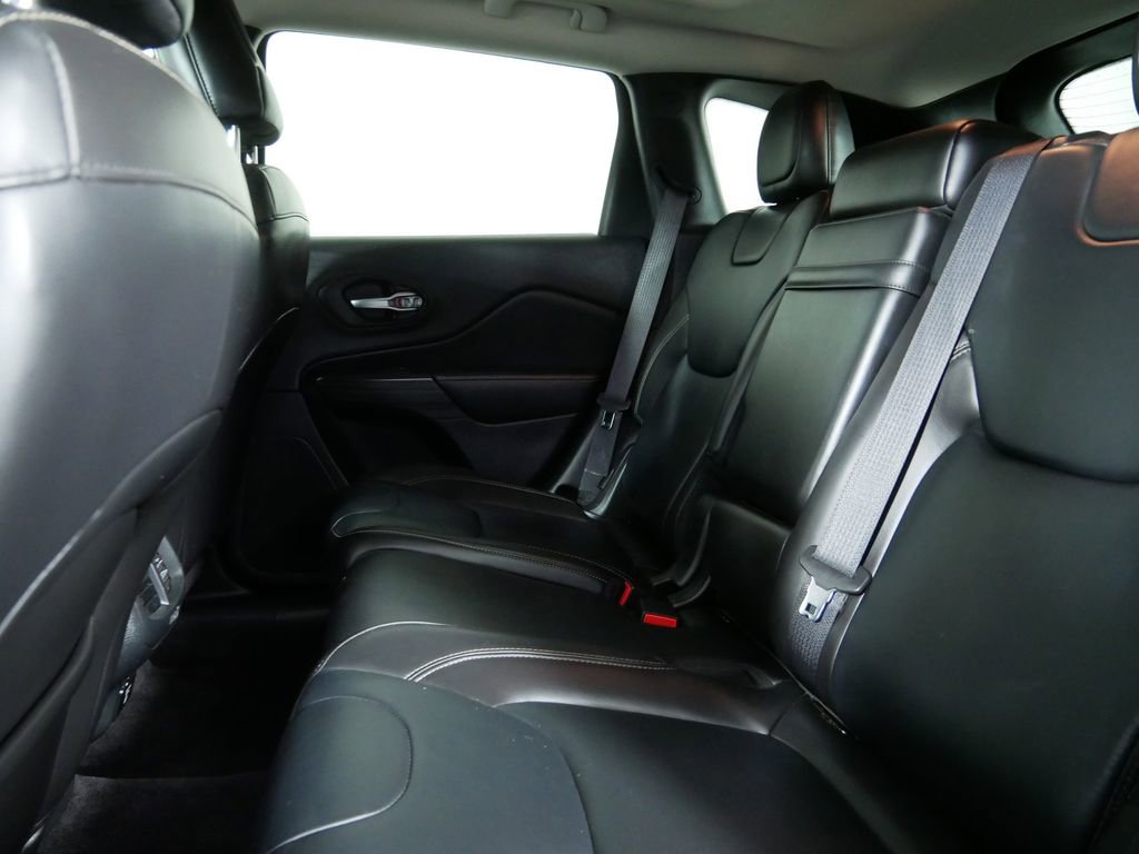 Used 2016 Jeep Cherokee Limited image 16