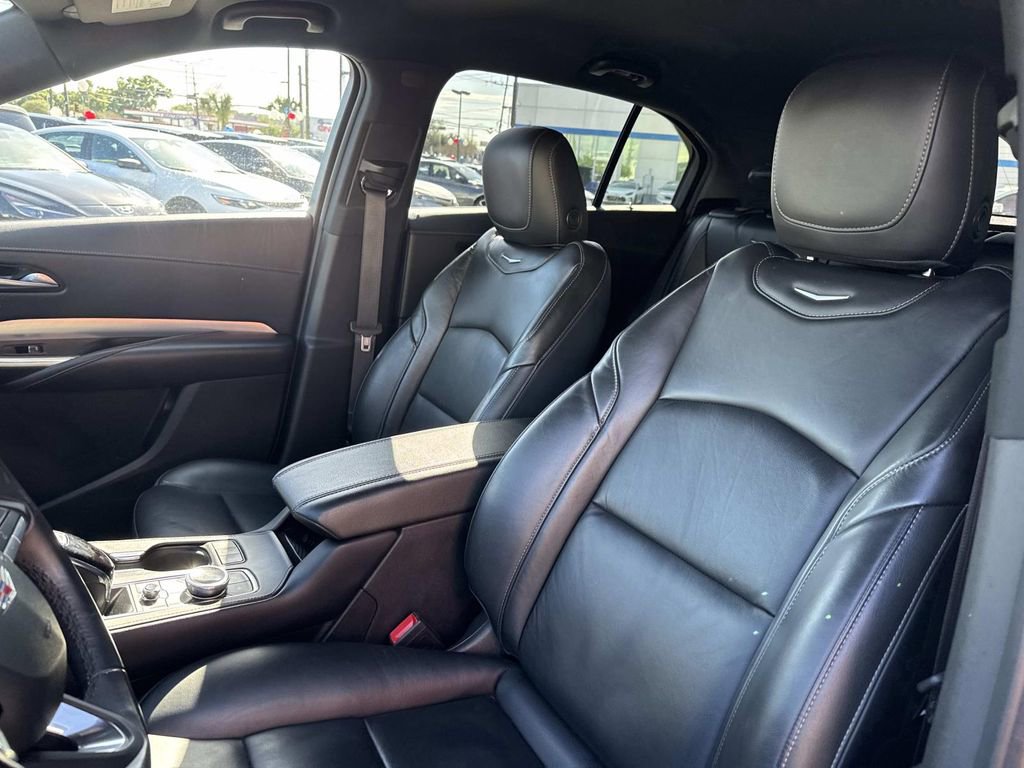 Used 2023 Cadillac XT4 Premium Luxury image 17