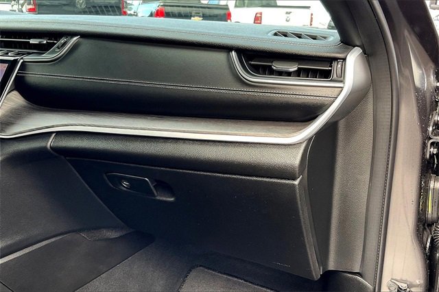 Used 2024 Jeep Grand Cherokee Limited w/ Trailer Tow Package image 17