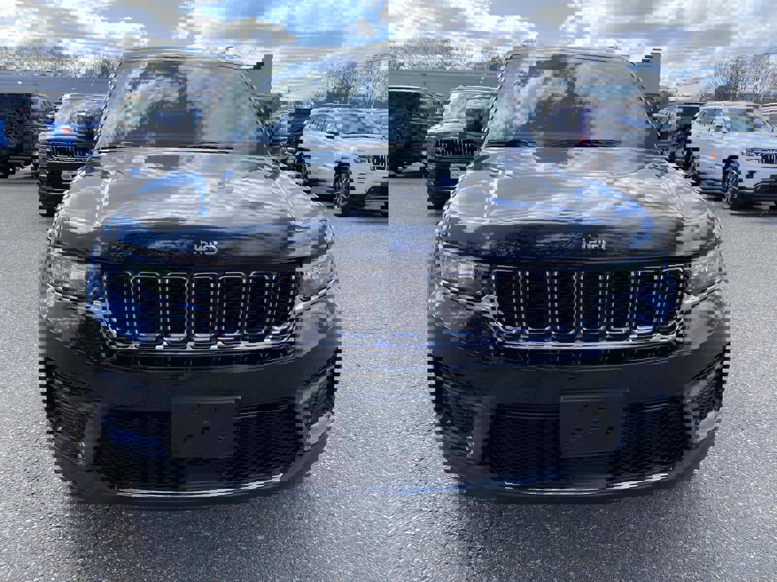 Certified 2023 Jeep Grand Cherokee Laredo X image 10