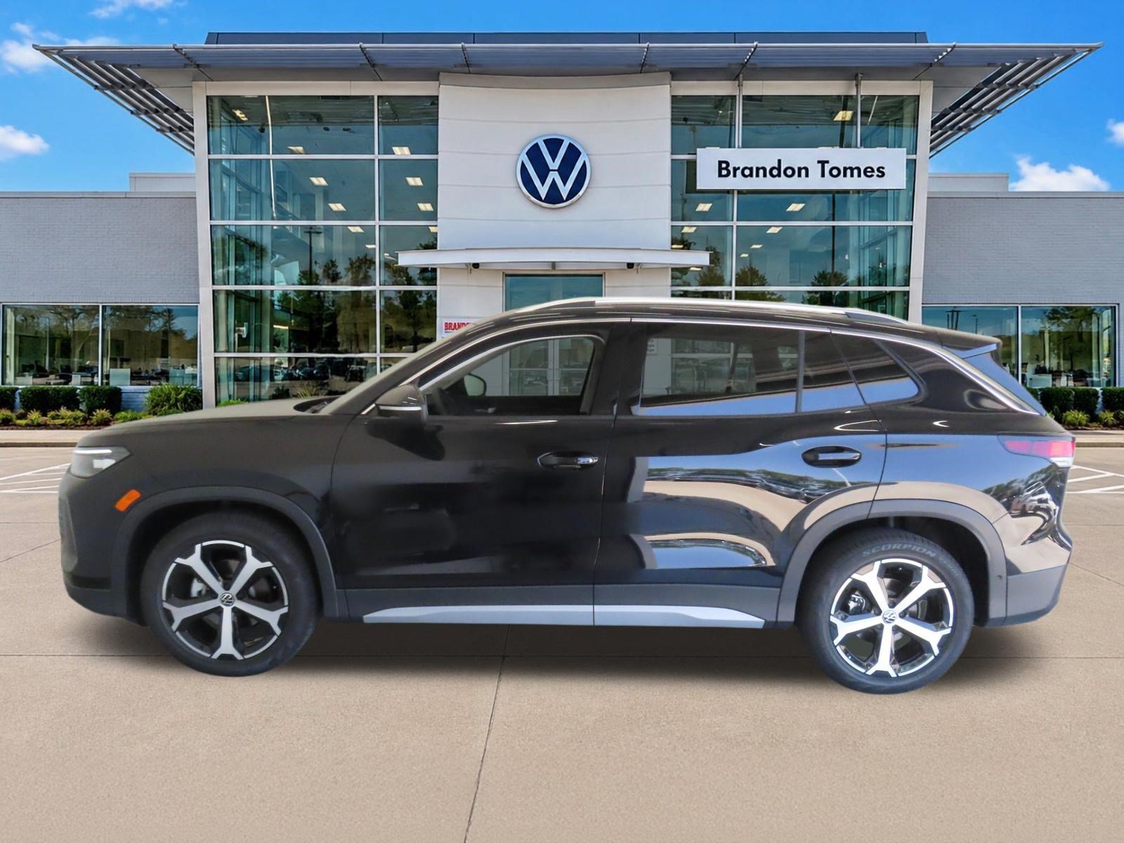 New 2026 Volkswagen Tiguan SE FWD image 7