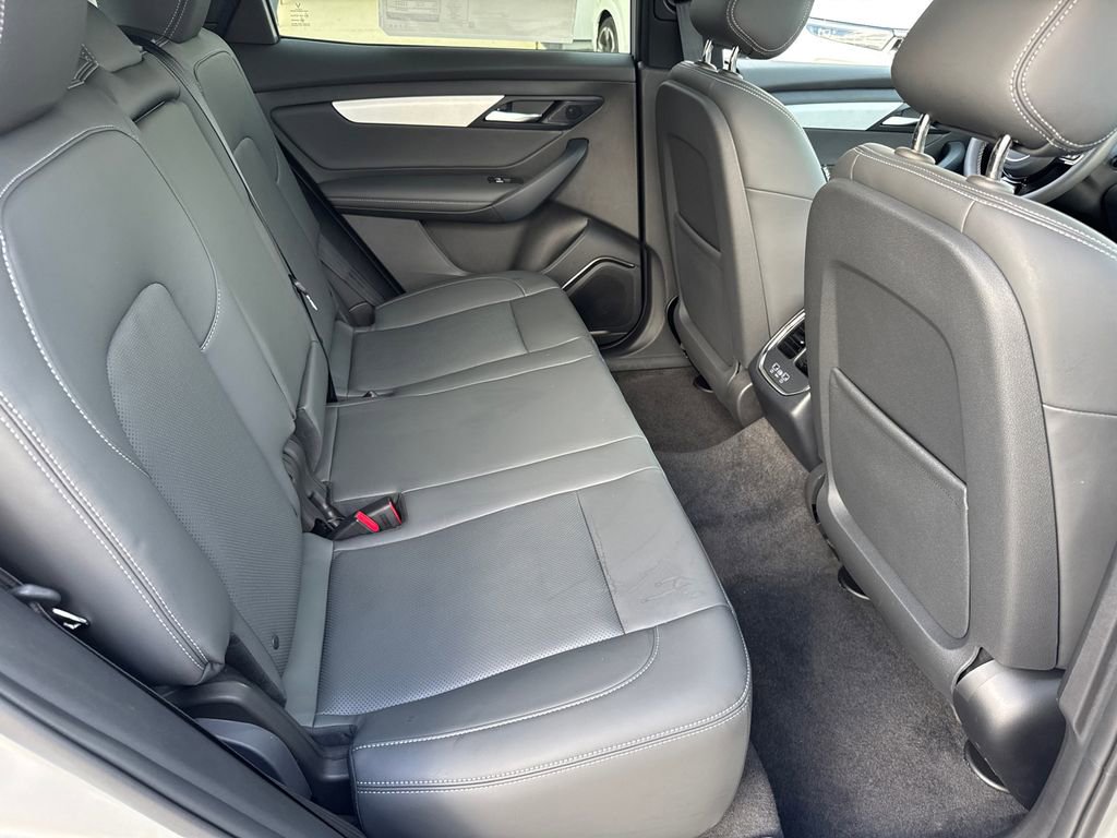 New 2025 VinFast VF 8 Plus AWD/4WD image 17