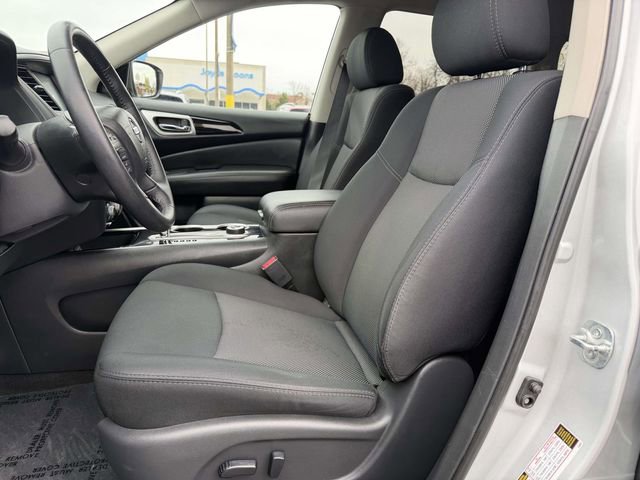 Used 2018 Nissan Pathfinder SV image 11
