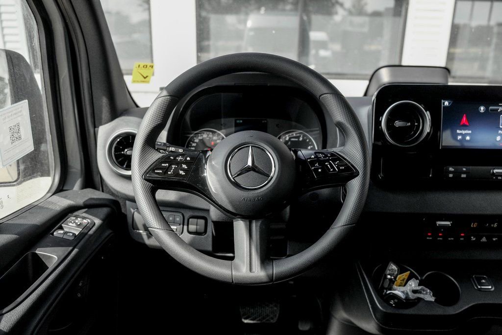 Used 2025 Mercedes-Benz Sprinter 2500 image 19