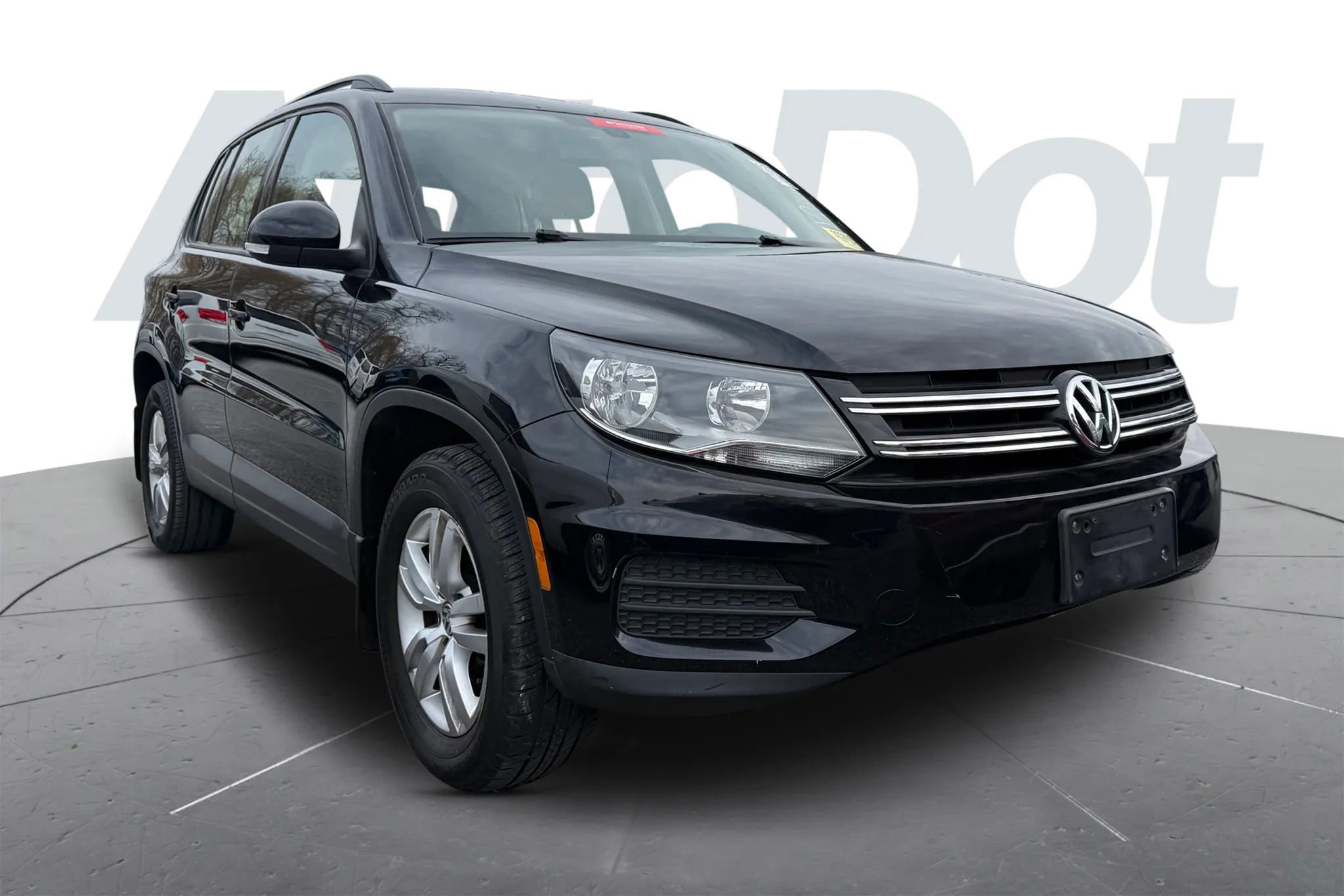 Used 2017 Volkswagen Tiguan S image 1
