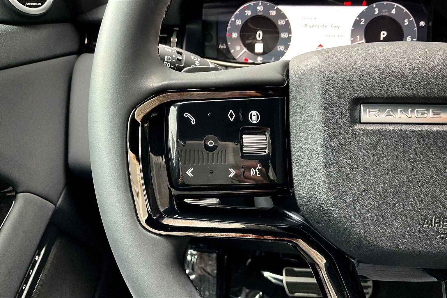 Used 2024 Land Rover Range Rover Evoque Dynamic SE image 18