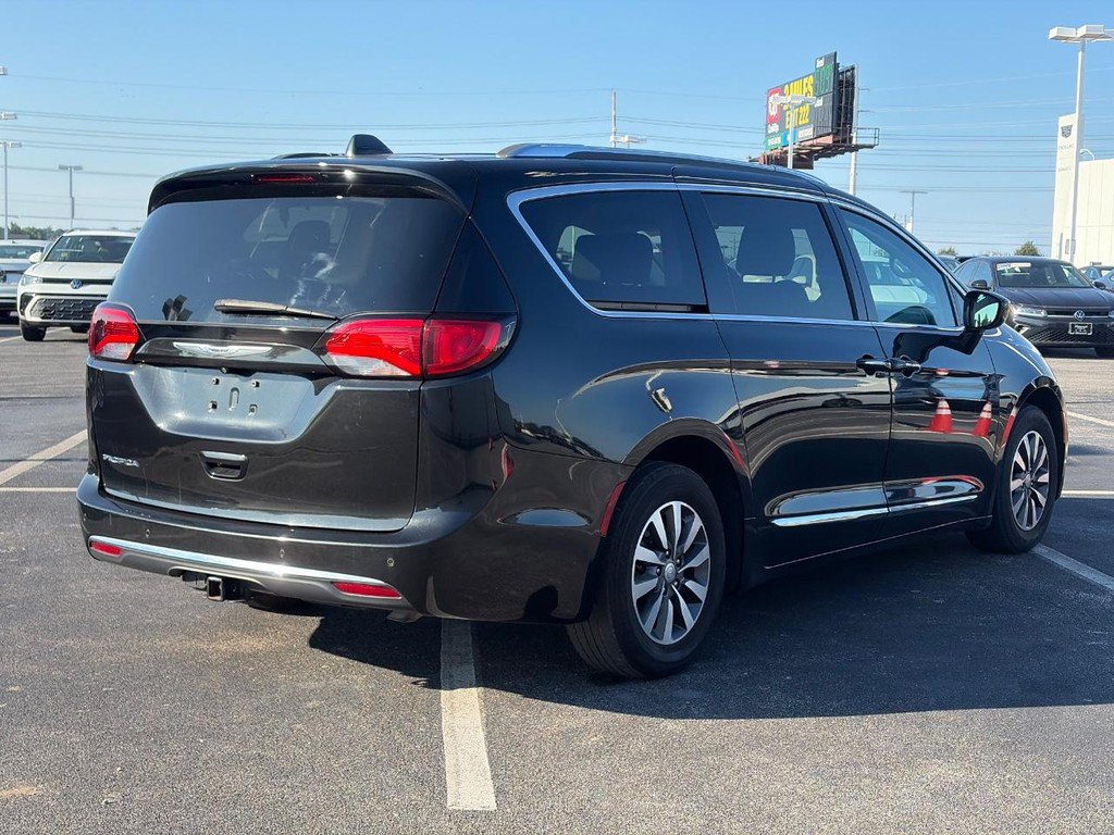 Used 2020 Chrysler Pacifica Touring-L Plus FWD image 5