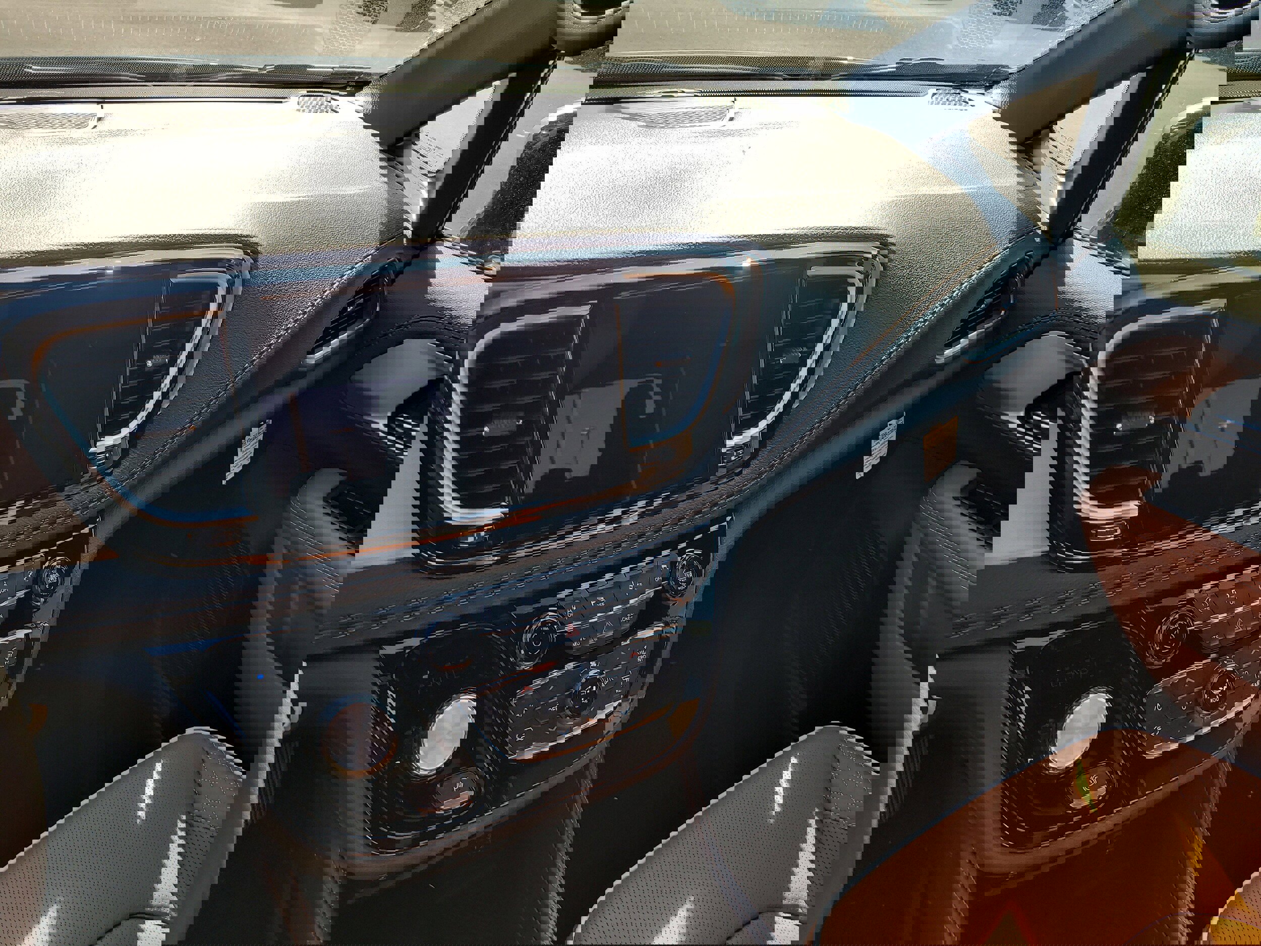 New 2026 Chrysler Pacifica Pinnacle image 18