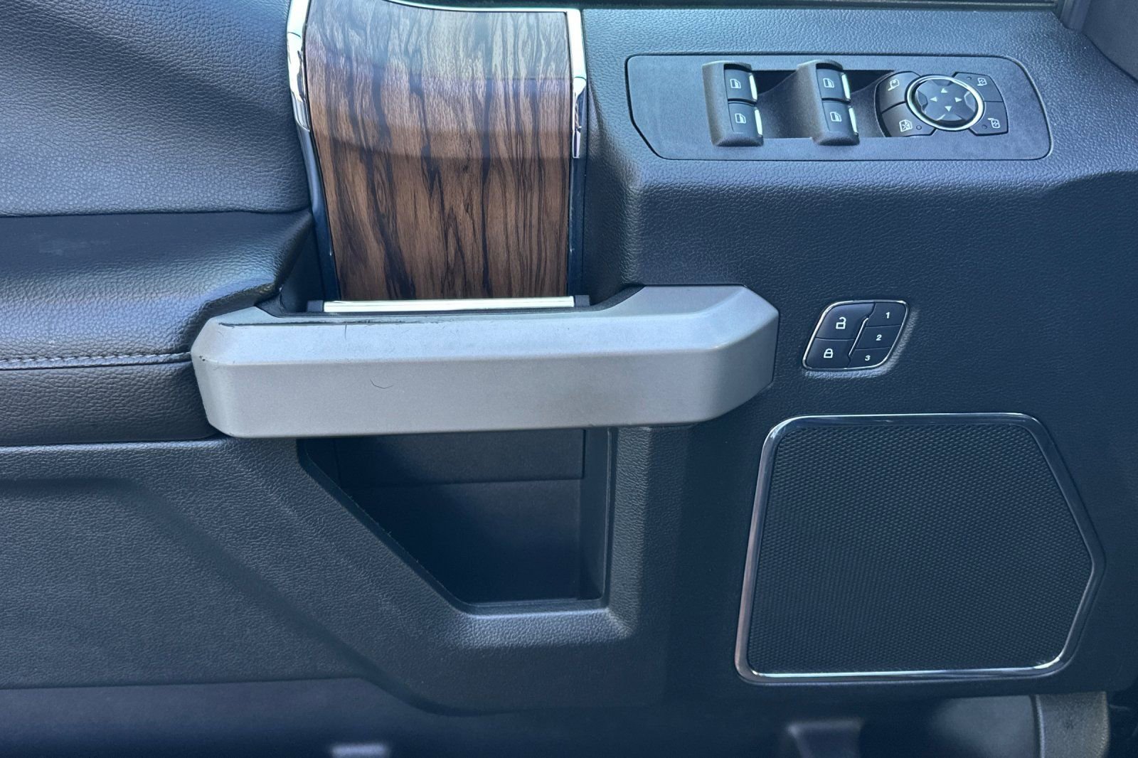 Used 2018 Ford F150 Lariat image 11