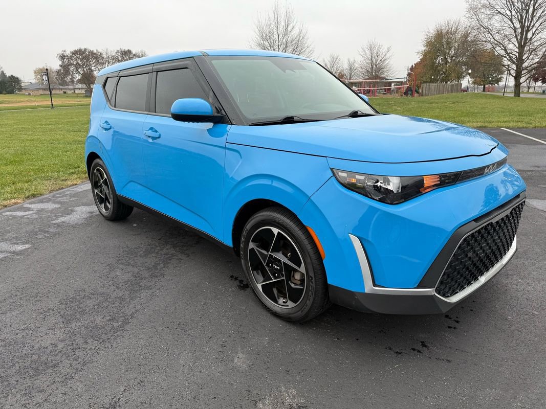 Used 2023 Kia Soul EX image 3