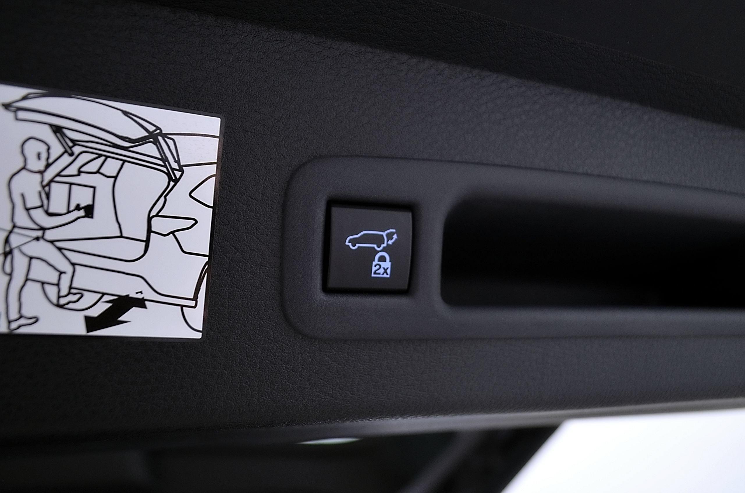 Used 2024 Toyota Sienna Platinum FWD image 12