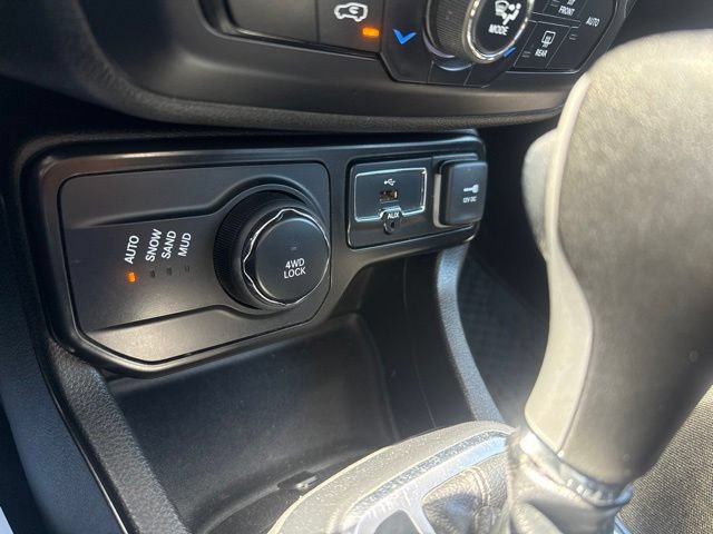 Certified 2023 Jeep Renegade Latitude AWD/4WD image 18