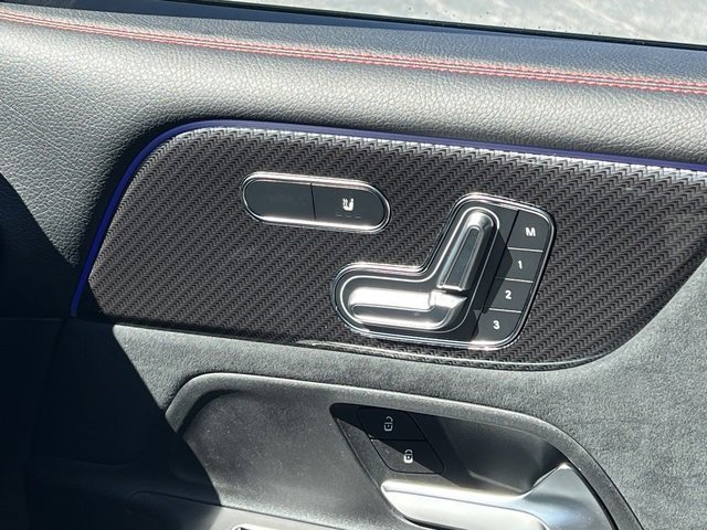 Used 2024 Mercedes-Benz GLB 250 image 30
