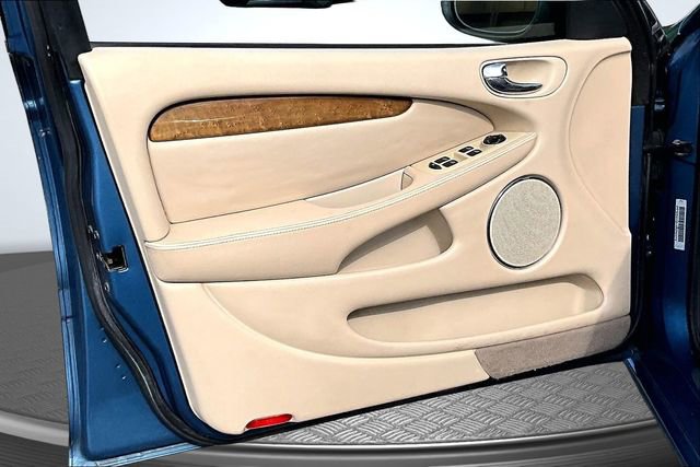 Used 2002 Jaguar X-TYPE 3.0 image 17