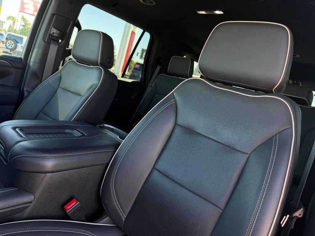 Used 2024 GMC Yukon SLT w/ SLT Luxury Package RWD image 15