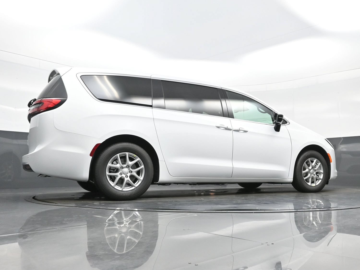 New 2027 Chrysler Pacifica Select w/ Family Tech Group FWD image 19