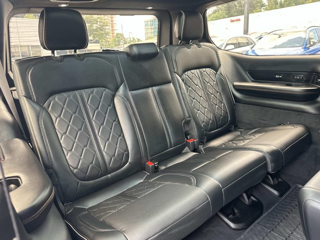 Used 2024 Jeep Grand Wagoneer Series III w/ Rear Seat Video Group 1 AWD/4WD image 17